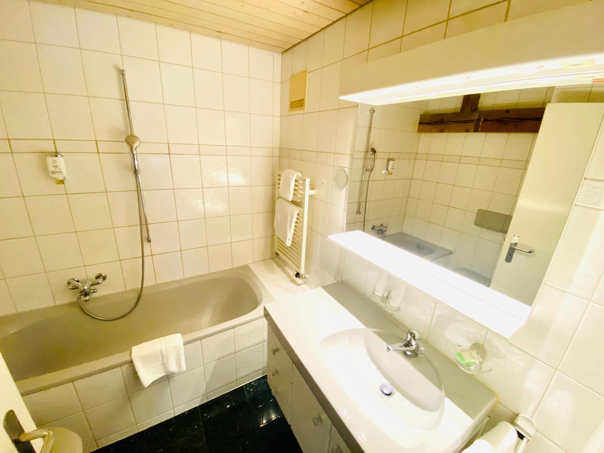 Gasthof Kreuz Egerkingen Ruang foto