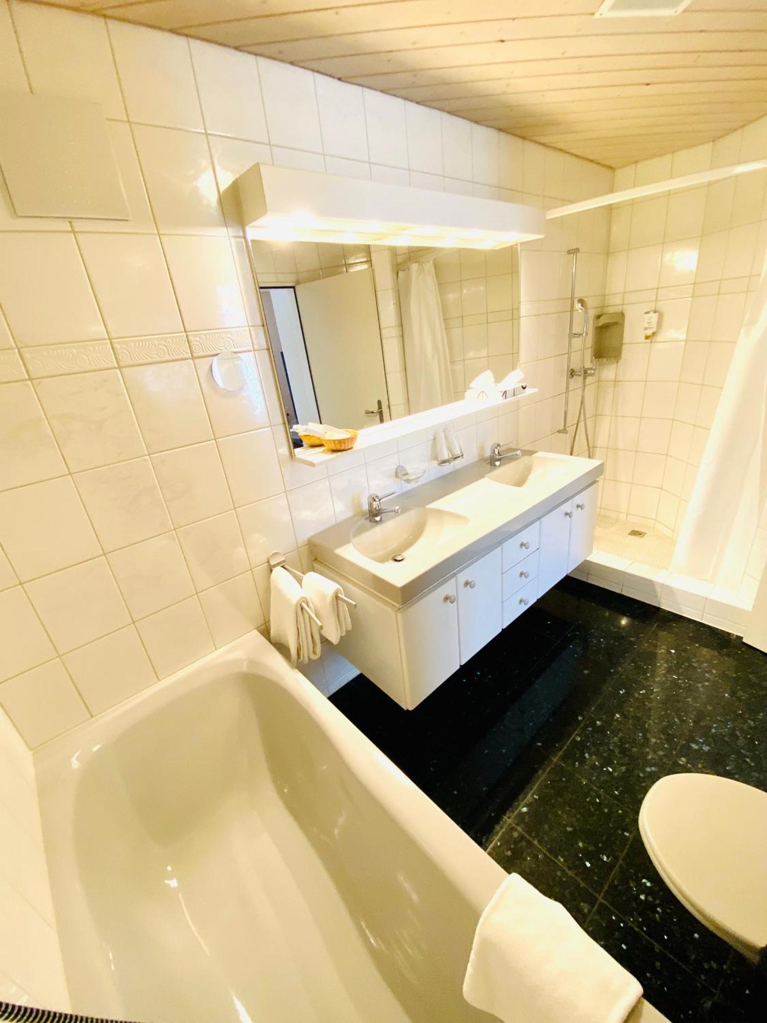 Gasthof Kreuz Egerkingen Bagian luar foto